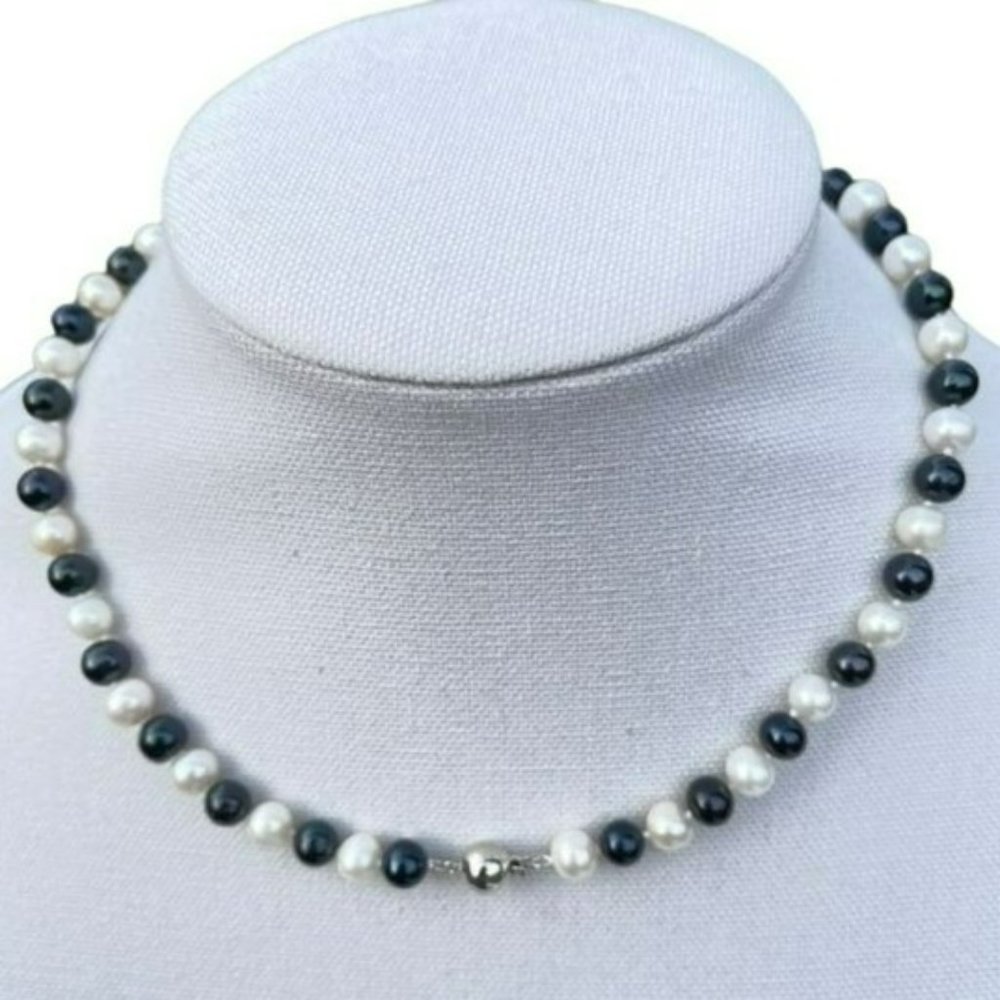 Near Round Cultured Freshwater Pearl Necklace White Pearl And dyed Black 18in - Picture 8 of 8